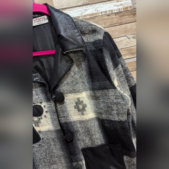 Handcrafted Original Design by Donna Gray/Black Fleece/Flannel Jacket - Picture 6 of 16